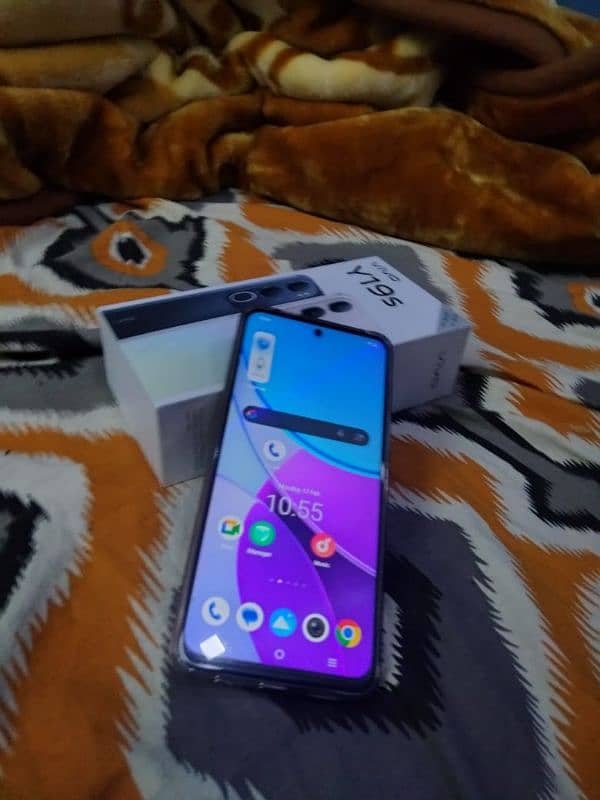 vivo y19s ( 8(4/4)/128) 1 month used 1