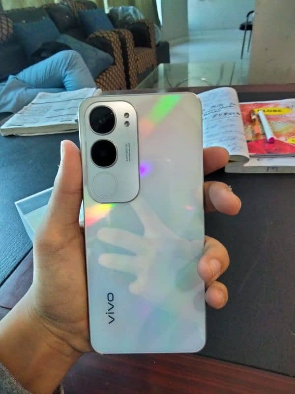 vivo y19s ( 8(4/4)/128) 1 month used 5