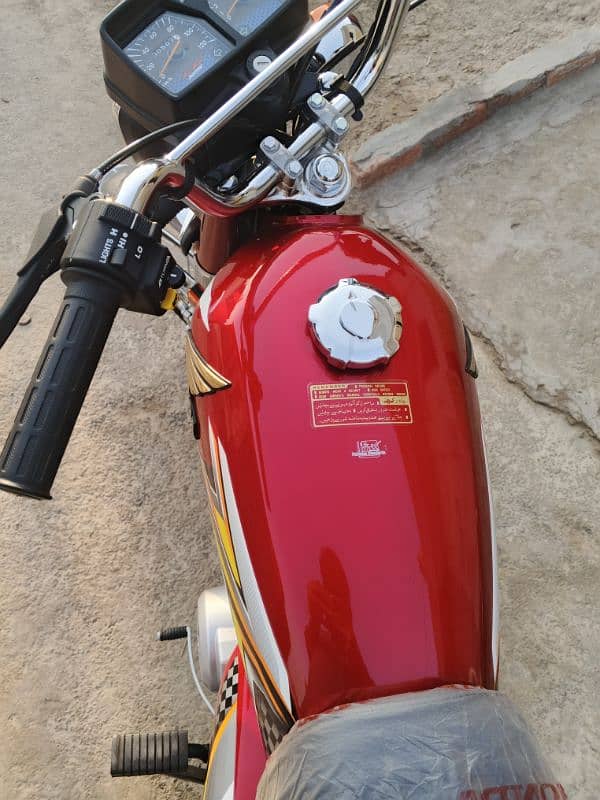 *Honda  CG 125  ( Model  2025)  Total Genuine All Panjab registration 4