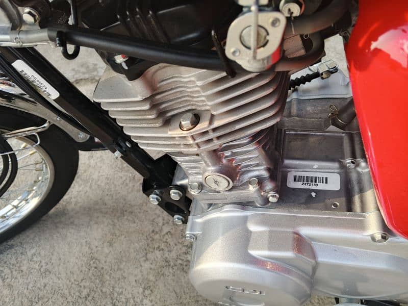 *Honda  CG 125  ( Model  2025)  Total Genuine All Panjab registration 6