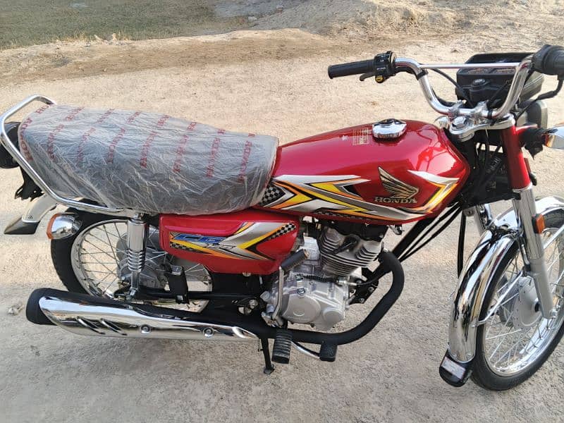 *Honda  CG 125  ( Model  2025)  Total Genuine All Panjab registration 10