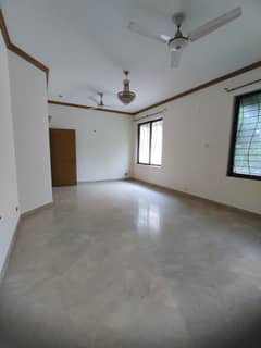 SEPRTGATE ONE KANAL UPPER PORTION AVAILABLE FOR RENT IN DHA PHASE 4