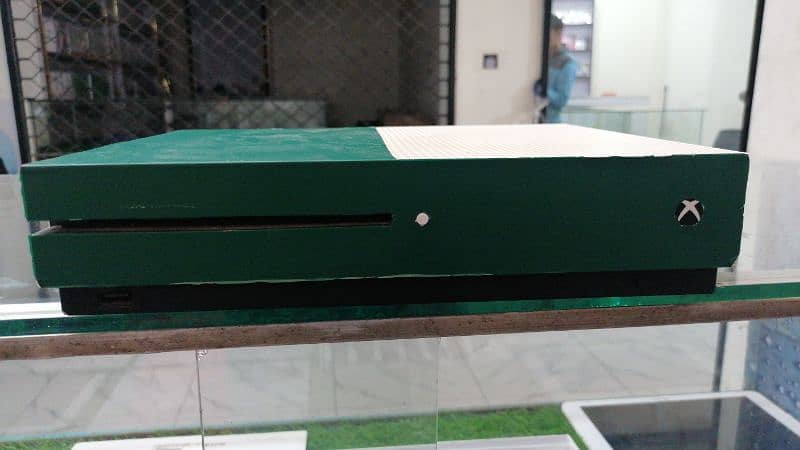 XBOX ONES 1