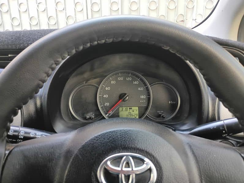 Toyota Vitz 2012 3