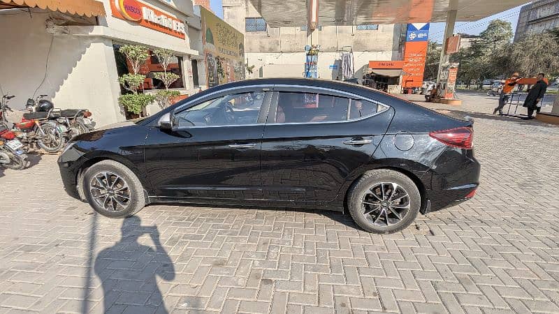 Hyundai Elantra 2022 5