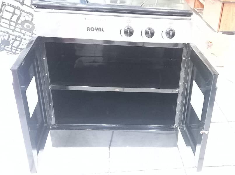 3 burner Simple cooking range brand new 4