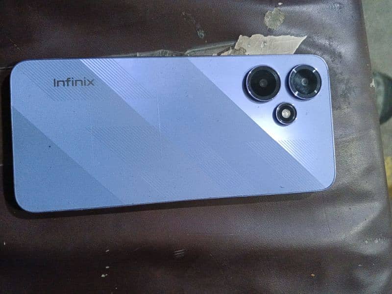 Infinix hot 30. play. 4. /64. used contion ok box and original charger . 0