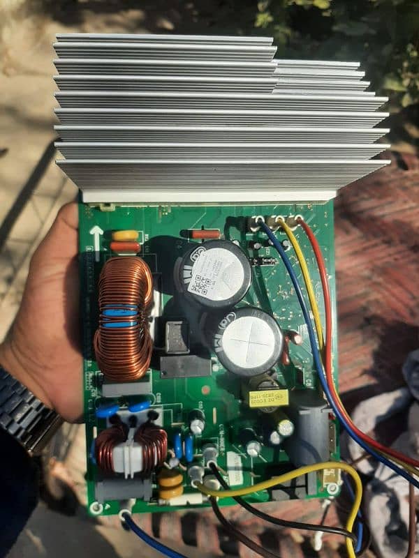 Specialist in Dc Inverter Ac kits Repairing 1