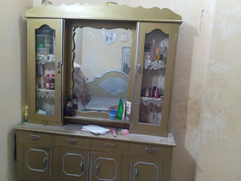 showcases and Dressing for sale paint abhe new he karwaya ha 0