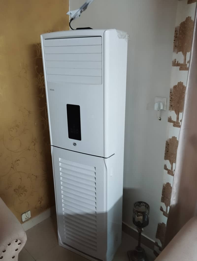 PEL Regal 2 ton heat n cool brand new condition floor standing AC 0