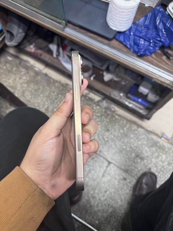 iPhone 16 Pro Max 256GB HK 2