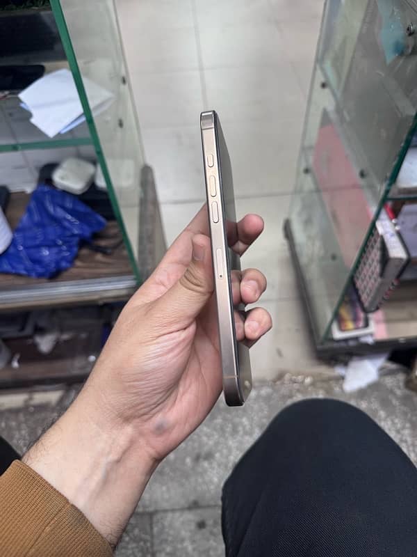 iPhone 16 Pro Max 256GB HK 6