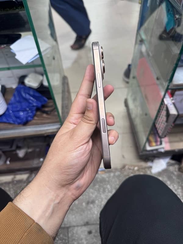 iPhone 16 Pro Max 256GB HK 8