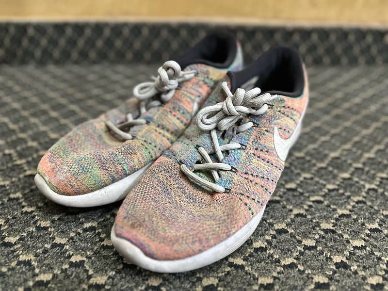 Sketchers Nike shoes 5