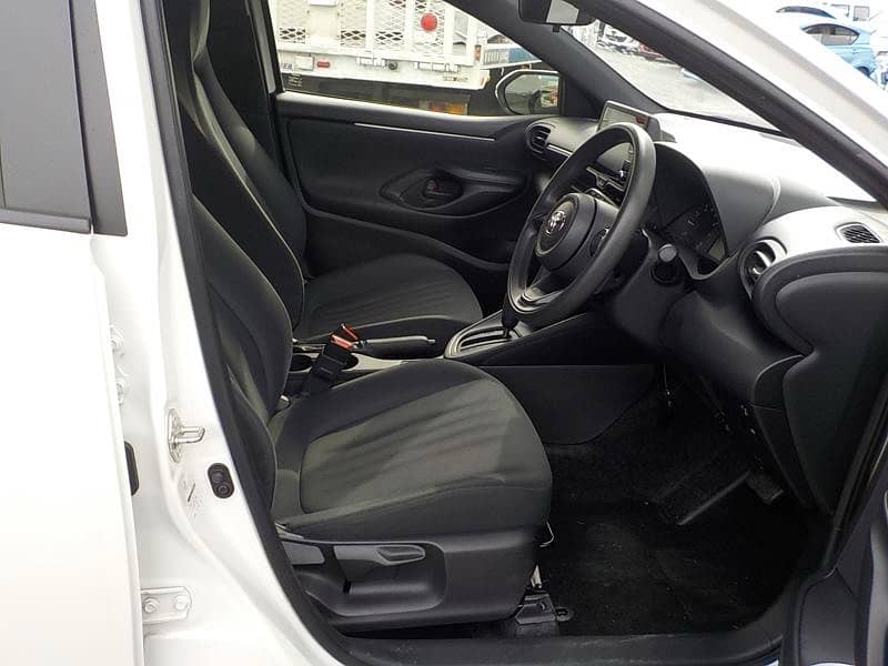 Toyota Yaris X package 2021 14