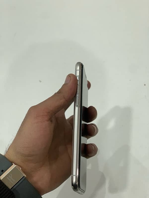 I phone 11 pro 256gb pta 2