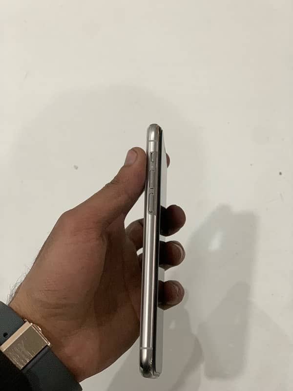 I phone 11 pro 256gb pta 6