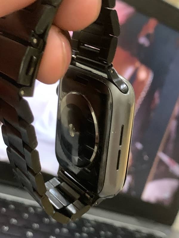 Apple Series 4 (44mm) 6