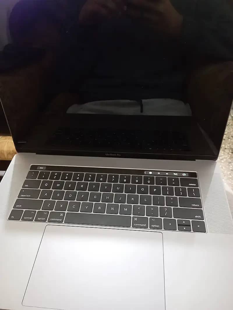 Macbook Pro 2017 15 Inches Read Ad 0