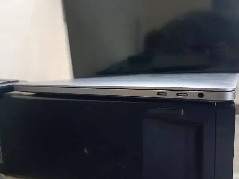 Macbook Pro 2017 15 Inches Read Ad 5