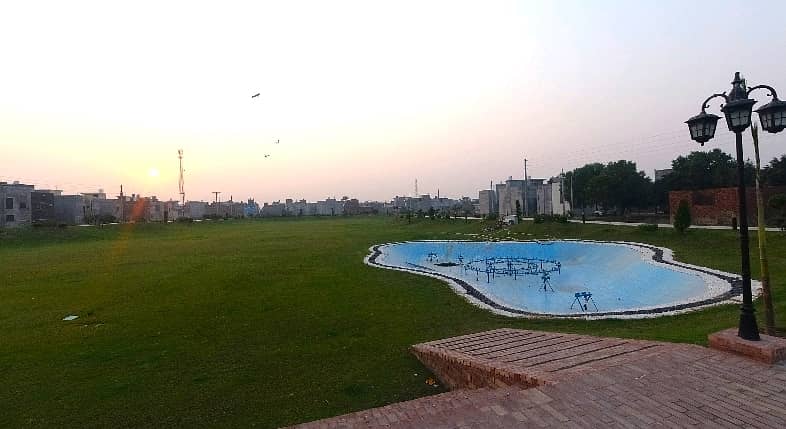 Al Hafeez Garden Phase 2 Executive Block (Golf Club) Prime Location Of Main Canal Road. 2