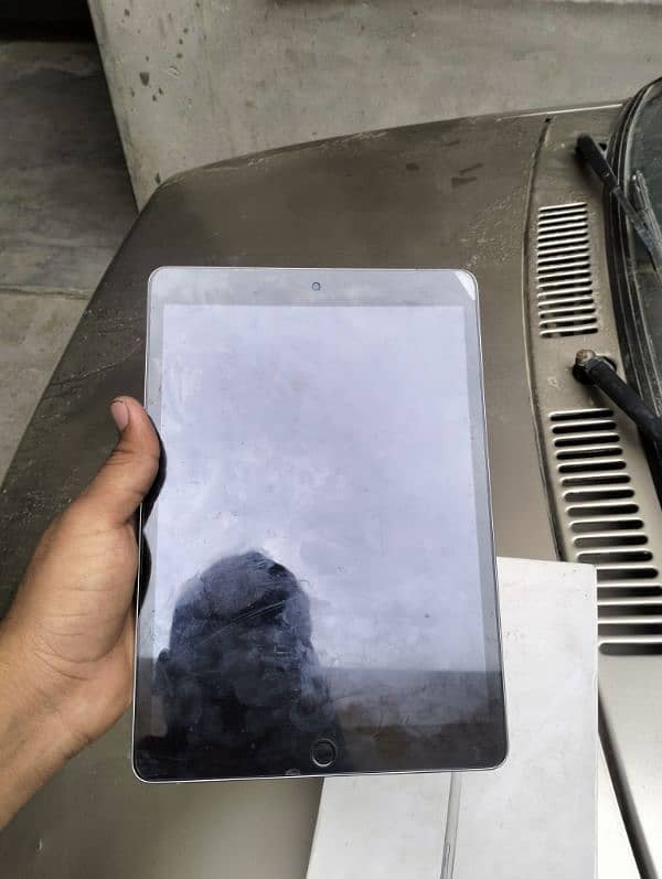 iPad 9th generation 64gb with box and charger 8