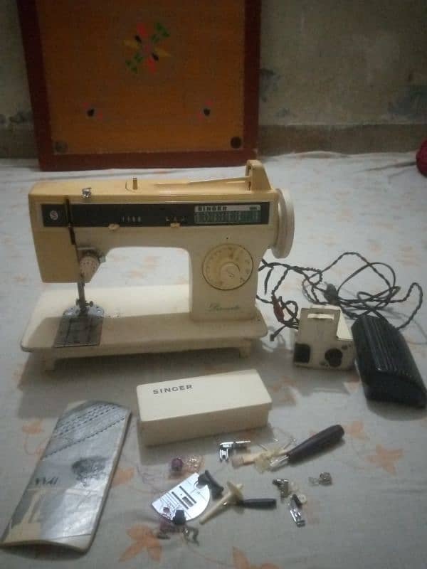 sewing machine in good condition 1