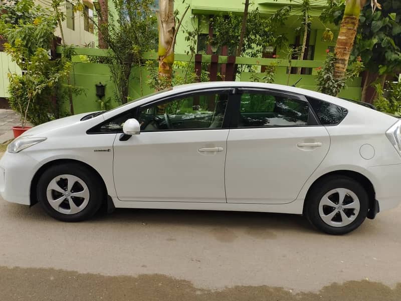 Toyota Prius 2015 3