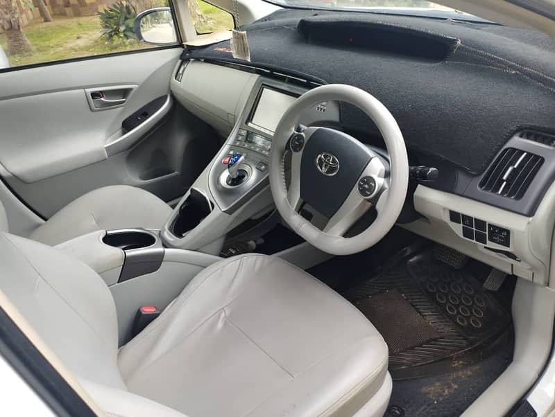 Toyota Prius 2015 5