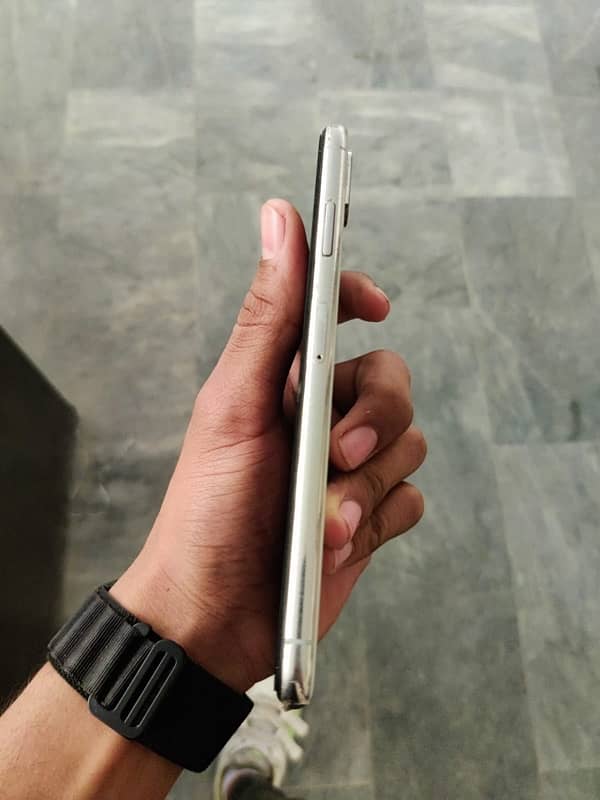 Iphone Xs Max 64 gb white Colour Pta Approved 3