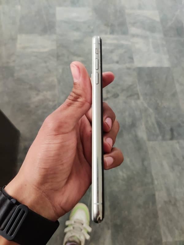 Iphone Xs Max 64 gb white Colour Pta Approved 4