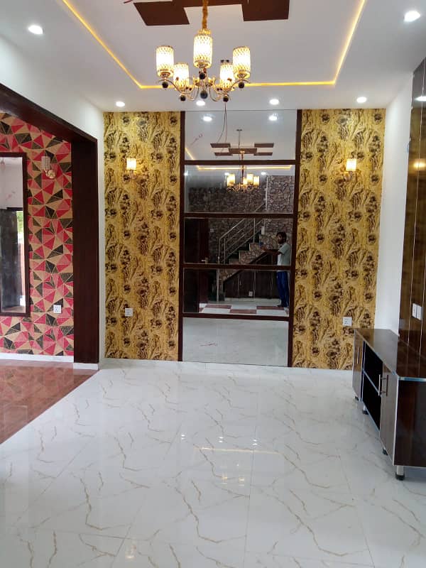 5 Marla Like New House Available For Sale In Bahria Town Lahore. 3