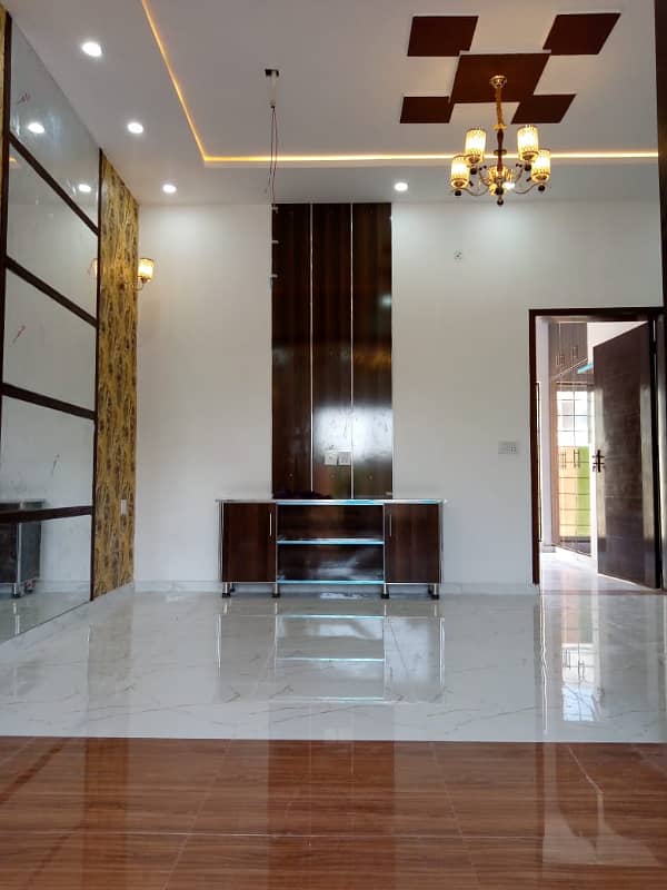 5 Marla Like New House Available For Sale In Bahria Town Lahore. 14