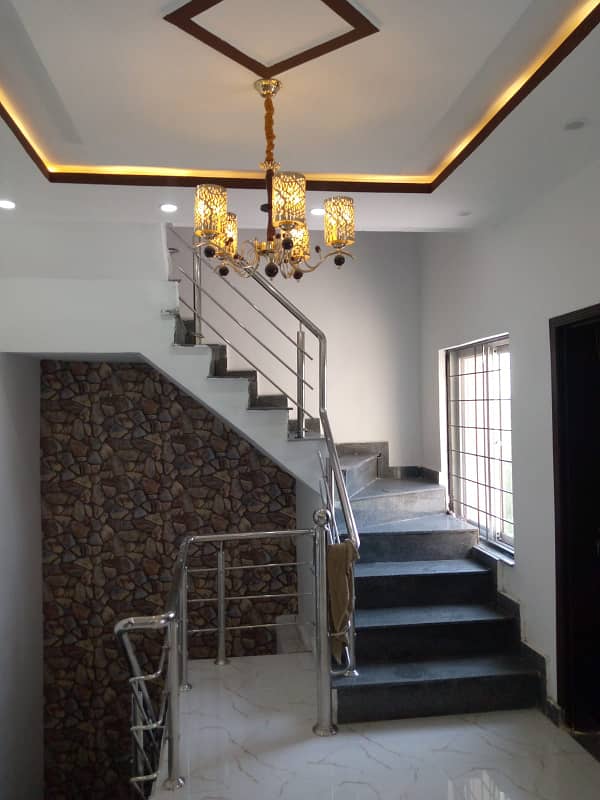 5 Marla Like New House Available For Sale In Bahria Town Lahore. 15