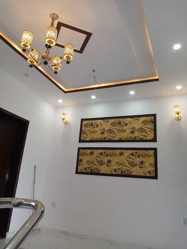 5 Marla Like New House Available For Sale In Bahria Town Lahore. 22