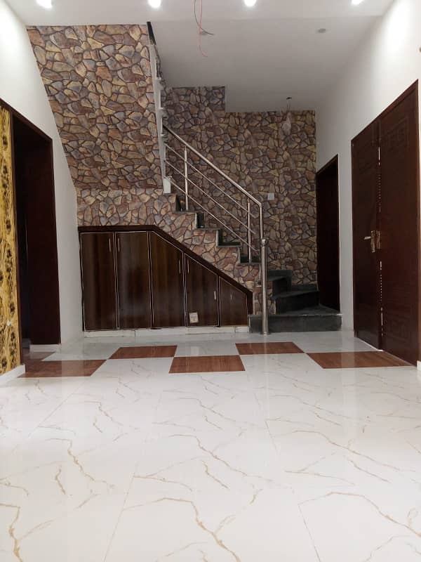 5 Marla Like New House Available For Sale In Bahria Town Lahore. 23