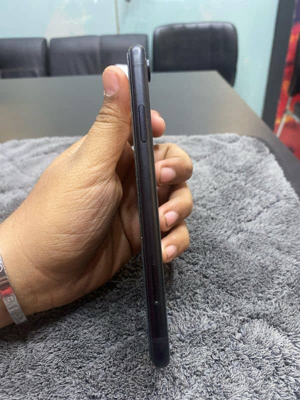 IPHONE XR 64GB PTA APPROVED 3