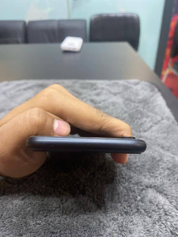 IPHONE XR 64GB PTA APPROVED 4