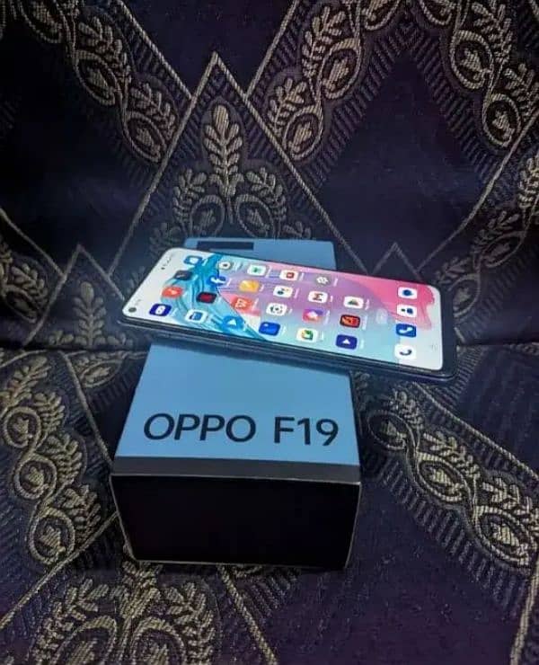 oppo f19 charger and box 1