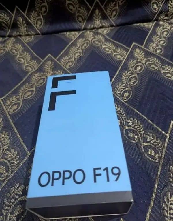 oppo f19 charger and box 2