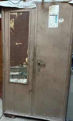 Urgent Sell Solid Iron Wardrobe : لوہے کی مضبوط الماری فوری فروخت