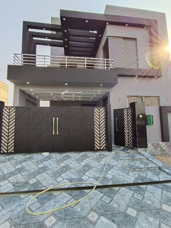 8 Marla Luxary House For Sale Bahria Nasheman, Lahore 2