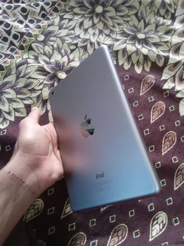 Apple iPad Mini 1st in superior condition 4