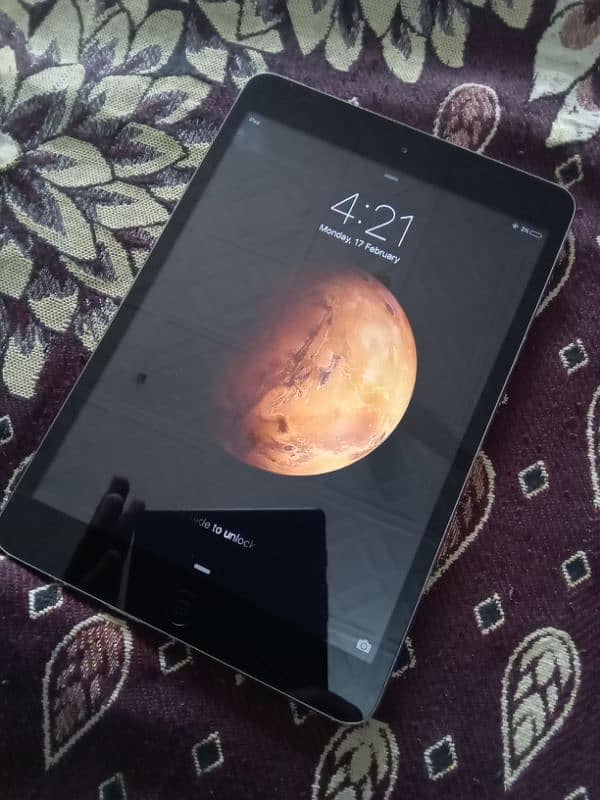 Apple iPad Mini 1st in superior condition 8