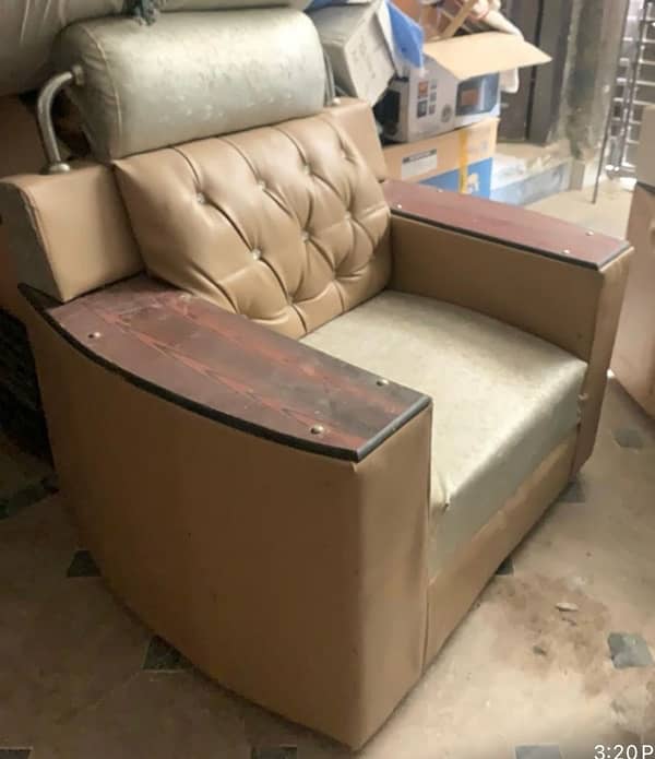 5 seater sofa set for urgent sale 18000 0