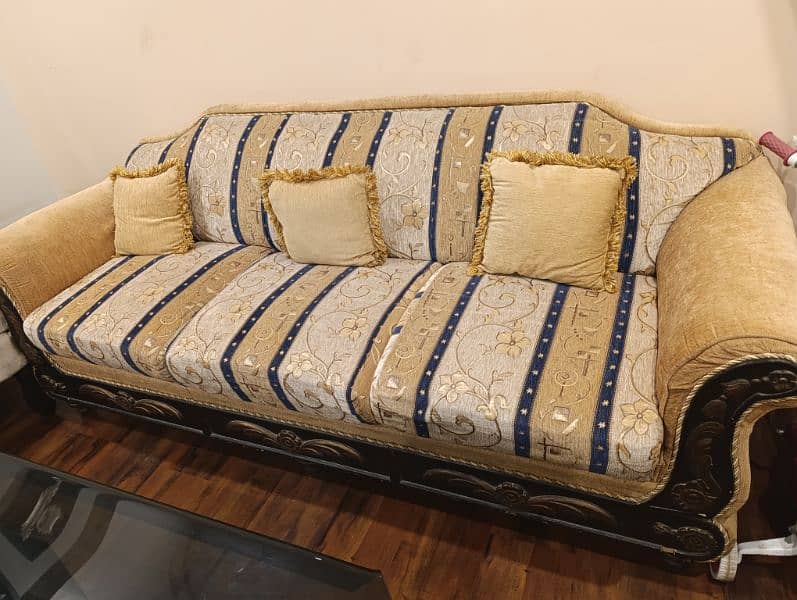 5 seater sofa set for sale in good condition 1