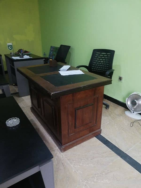 Office table for sale 2