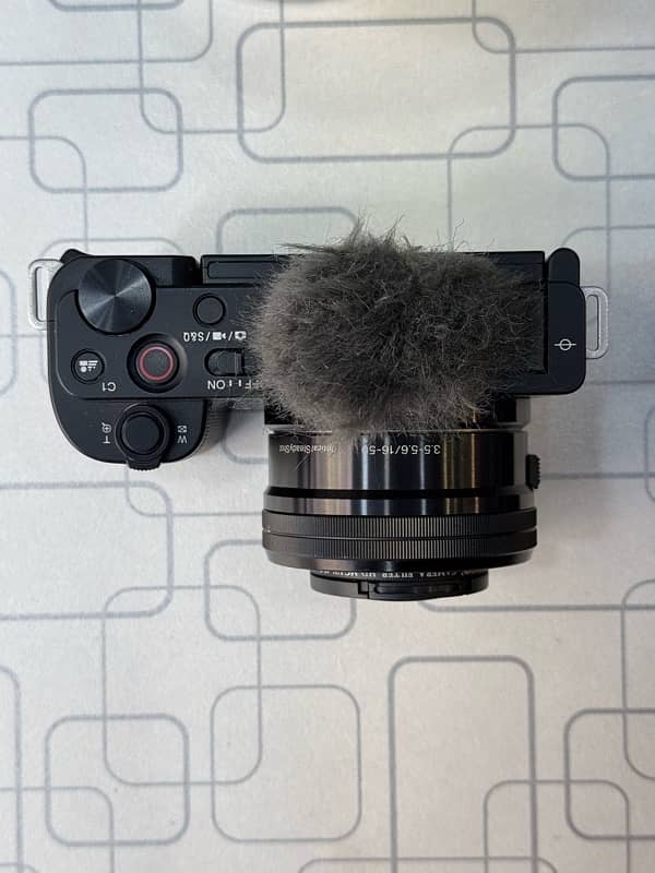 sony ZV-E10 with 16-50 lens 4