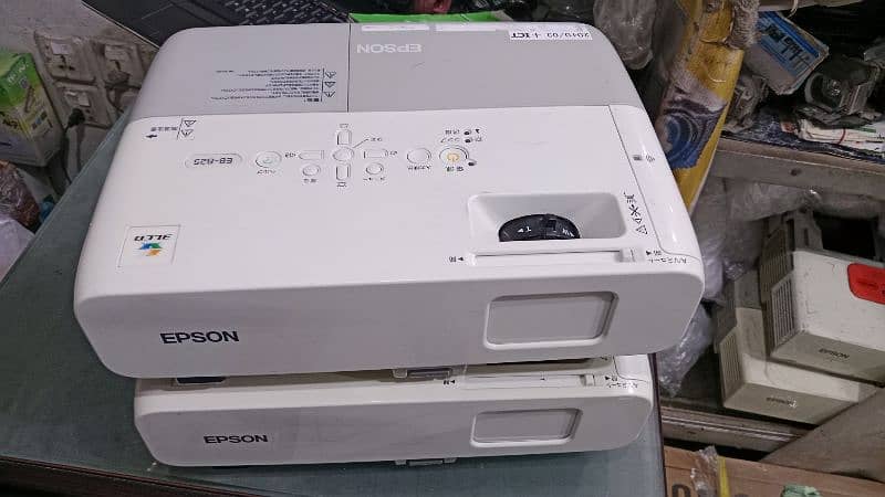 used Branded Multimedia Projector o31721182o9 0