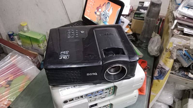 used Branded Multimedia Projector o31721182o9 2